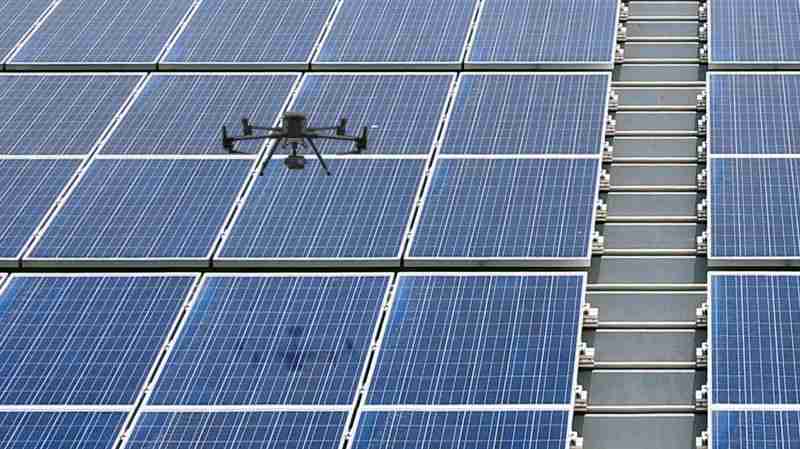 彩霸王以无人机搭配IR Sensor热显像技术进行全方面模块健检，，，，有效降低人力成本并提升发电量