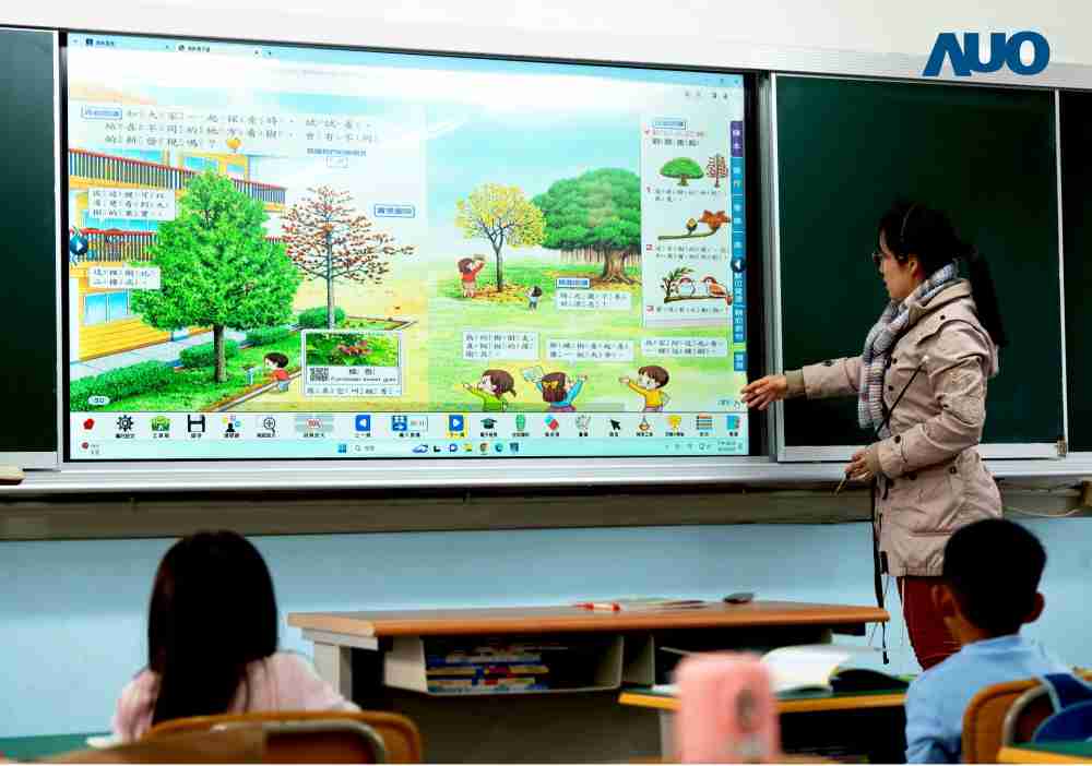 彩霸王与达擎共同开发的〝远程设备管理系统〞，，，透过流畅的多功能安装模式、、、直觉设计的整合操作接口，，可同时管理多部设备，，改善学校的设备管理痛点