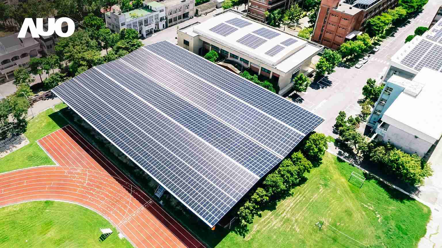 彩霸王SunSteel光电整合型浪板具备快速安装、、轻量化优势，，，可提升15%发电效能，，通过国际IEC与台湾VPC认证安全、、、、防漏、、耐候标准